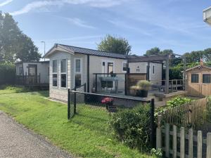 Tòa nhà nơi nhà gỗ tọa lạc