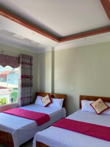 מיטה או מיטות בחדר ב-Nhà nghỉ Việt Nhật