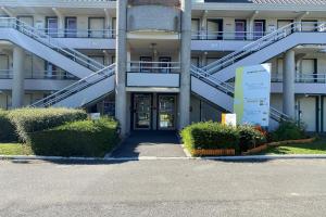 Afbeelding uit fotogalerij van Premiere Classe Cambrai Proville in Cambrai