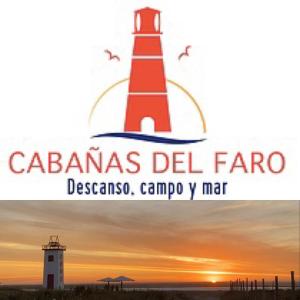 un faro con las palabras calannis del faro contra un atardecer en Cabañas del Faro, en El Peñón