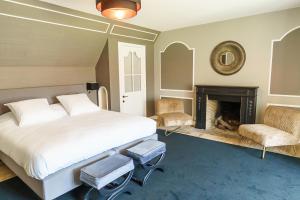 a bedroom with a bed and a fireplace at Villa Monceau Louvain la neuve in Louvain-la-Neuve +54 photos