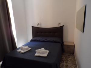 En eller flere senge i et værelse på NUOVA AURORA Rent Rooms