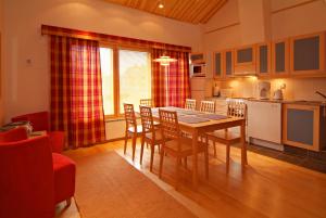 a kitchen and dining room with a table and chairs at Polar Star Origo Apartments in Levi