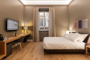 Łóżko lub łóżka w pokoju w obiekcie BSJ15-Borgo San Jacopo Room