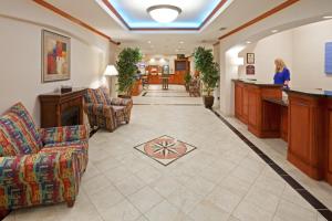 hotels in decatur tx with jacuzzi in room