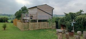 Imagem da galeria de Norwell view farm glamping with hot tubs em Bath