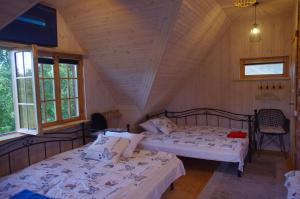 Llit o llits en una habitació de Neitsijärve majutus