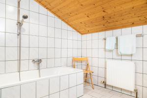 Um banheiro em Gasthof Pesbichl