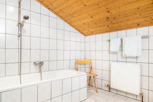 Koupelna v ubytování Gasthof Pesbichl + 37 fotografií