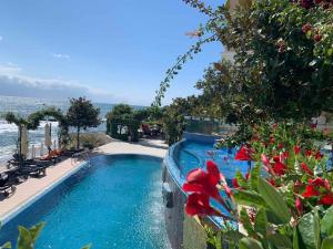 a swimming pool with a view of the ocean at La Mer Welcome in Golden Sands