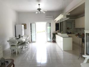 a kitchen and dining room with a table and chairs at Villa Amalaya in Flampouria