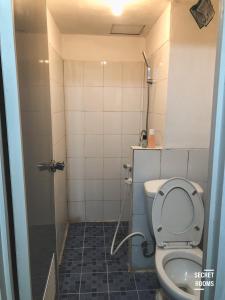 Ванна кімната в The Jarrdin Apartement by Secret Rooms