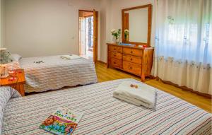 Posteľ alebo postele v izbe v ubytovaní 2 Bedroom Nice Apartment In La Omañuela