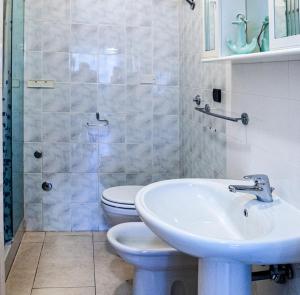 a bathroom with a sink and a toilet at Casa Galilei 5 minuti dal mare in San Salvo