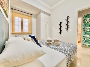 Posteľ alebo postele v izbe v ubytovaní Aromas Suites Apartments + 36 fotografií