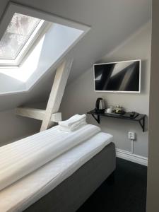 TV a/nebo společenská místnost v ubytování Unique Hotel Jungfrugatan