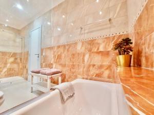 Kúpeľňa v ubytovaní Aromas Suites Apartments