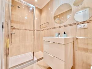 Kúpeľňa v ubytovaní Aromas Suites Apartments