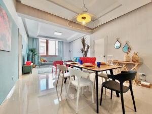 Posedenie v ubytovaní Aromas Suites Apartments