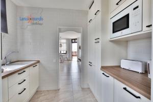 Kuchnia lub aneks kuchenny w obiekcie Vivienda Vacacional Timanfaya