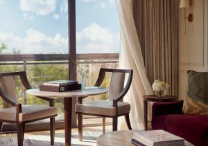 Zona d'estar a The Carlton Tower Jumeirah