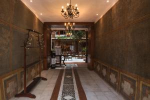 a hallway of a building with a chandelier at Casa Bolívar Hotel Museo in Loja