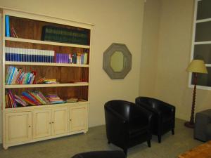 a living room with a book shelf with books at Residencial Mondariz Balneario 424 in Mondariz-Balneario