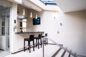 a bar in the hallway of a house at HM International Hotel in Guayaquil