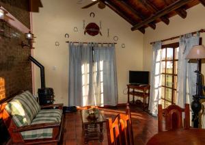 a living room with a couch and a table at Complejo Paradise in Colón