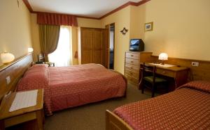Postel nebo postele na pokoji v ubytování Hotel I Rododendri