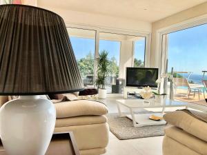 A television and/or entertainment centre at Villa Olympia Pool Sea View Mountains Lake Nature Sleeps 8 Air Conditioning Wi-Fi