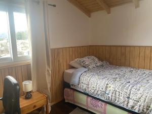 A bed or beds in a room at Casa descanso Cochrane