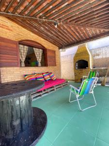 Fotografie z fotogalerie ubytování Pousada São Jorge 1 MIN A PÉ DA PRAIA Casa de família, simples e aconchegante, Na Av principal da praia café disponível até 12hs cozinha completa e churrasqueira disponível para uso ar cond das 20hs as 8 30 v destinaci Praia do Frances