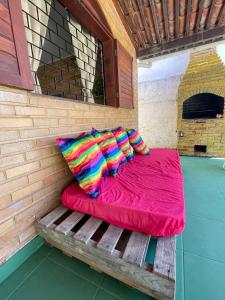 Bazén v ubytování Pousada São Jorge 1 MIN A PÉ DA PRAIA Casa de família, simples e aconchegante, Na Av principal da praia café disponível até 12hs cozinha completa e churrasqueira disponível para uso ar cond das 20hs as 8 30 nebo v jeho okolí