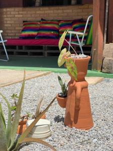 Fotografie z fotogalerie ubytování Pousada São Jorge 1 MIN A PÉ DA PRAIA Casa de família, simples e aconchegante, Na Av principal da praia café disponível até 12hs cozinha completa e churrasqueira disponível para uso ar cond das 20hs as 8 30 v destinaci Praia do Frances