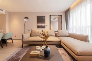 Зона вітальні в Cresasia Residence