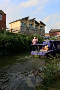 Gallery image of Canal View Apartment in Bletchley