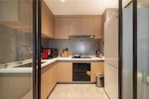 Кухня або міні-кухня у Cresasia Residence