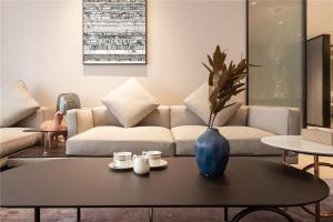 Зона вітальні в Cresasia Residence