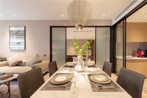 Зона вітальні в Cresasia Residence
