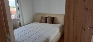 A bed or beds in a room at Apartman Ramonda Vrnjacka banja