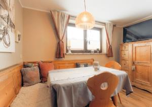 a dining room with a table and a window at Appartement Aschbach in Kitzbühel