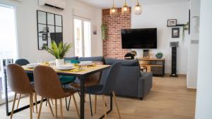 TV a/nebo společenská místnost v ubytování APARTAMENTO JUNTO A LA PLAYA DE BENIDORM