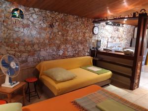 Posezení v ubytování Studio Apartment in Ražanj with Terrace, WiFi (4597-1)