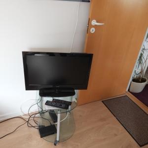 A television and/or entertainment centre at Guesthouse Sønderborg, Ulkebøl