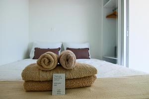 Ένα ή περισσότερα κρεβάτια σε δωμάτιο στο Phaedrus Living: Seaview Emerald Flat Lighthouse 48