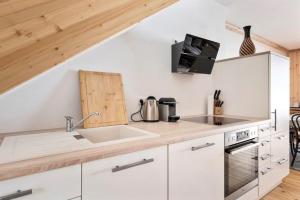 A kitchen or kitchenette at CHALET am Schneeberg See