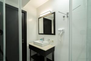 Koupelna v ubytování Orbi Beach Tower Hotel Official + 37 fotografií
