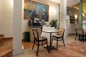 a restaurant with a table and chairs in a room at Hotel Infanta Isabel by Recordis Hotels in Segovia
