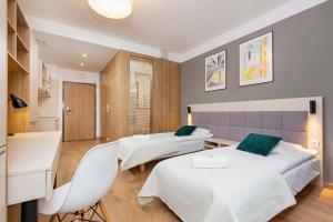 Postel nebo postele na pokoji v ubytování Business Studio Apartments Wolska by Noclegi Renters